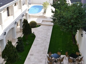 Basic Apartment | Terrace/patio