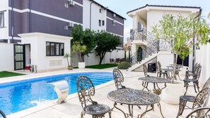 Piscine extérieure (ouverte en saison)