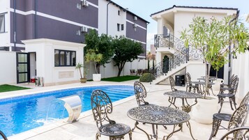 Piscina externa sazonal