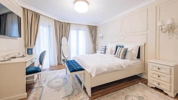 Superior Double Room | 1 bedroom, desk, blackout curtains, iron/ironing board