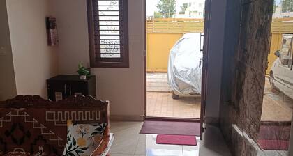 1AC Bedroom & Hall with Safe Parking