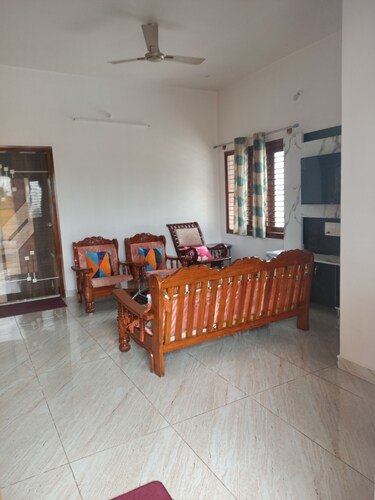 1AC Bedroom & Hall with Safe Parking