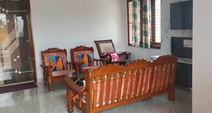 1AC Bedroom & Hall with Safe Parking