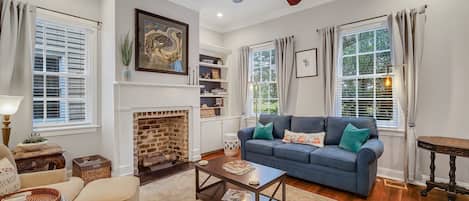 智能电视、壁炉