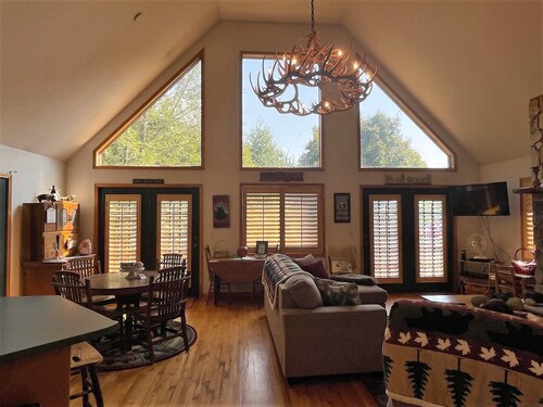 Jolly Rancher Mountain Cabin