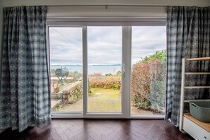 Interior - A Family + Friends size house with 180 degree sea and mountain views. (Harlech)