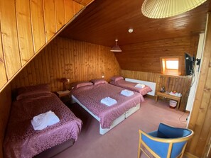 基础四人房 | 免费 WiFi