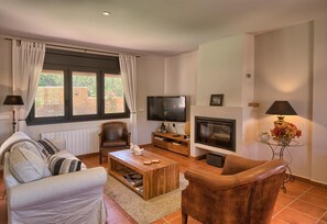 TV, DVD-spiller og stereoanlegg