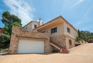 Exterior - Holiday Home 'Perfect Villa with private pool' with Mountain View & Wi-Fi (Begur)