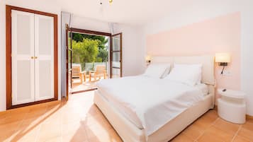 3 slaapkamers, een strijkplank/strijkijzer, gratis wifi, beddengoed