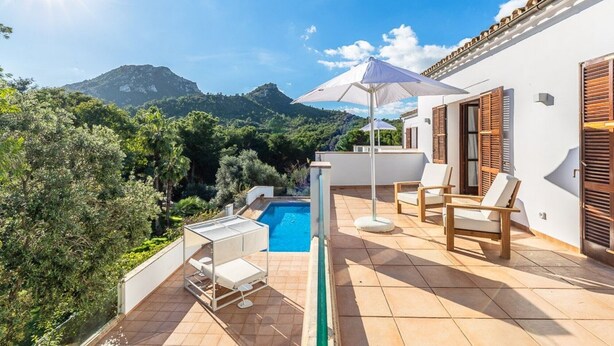 A rooftop terrace with a swimming pool, outdoor seating, and a mountain view. - Villa 'Font de Sa Cala' with Sea View, Wi-Fi and Air Conditioning (Provensals)