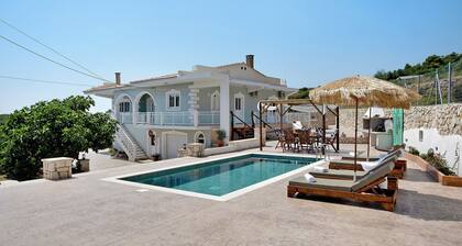 Apartment 'Christine's House' with Private Pool, Wi-Fi and Air Conditioning