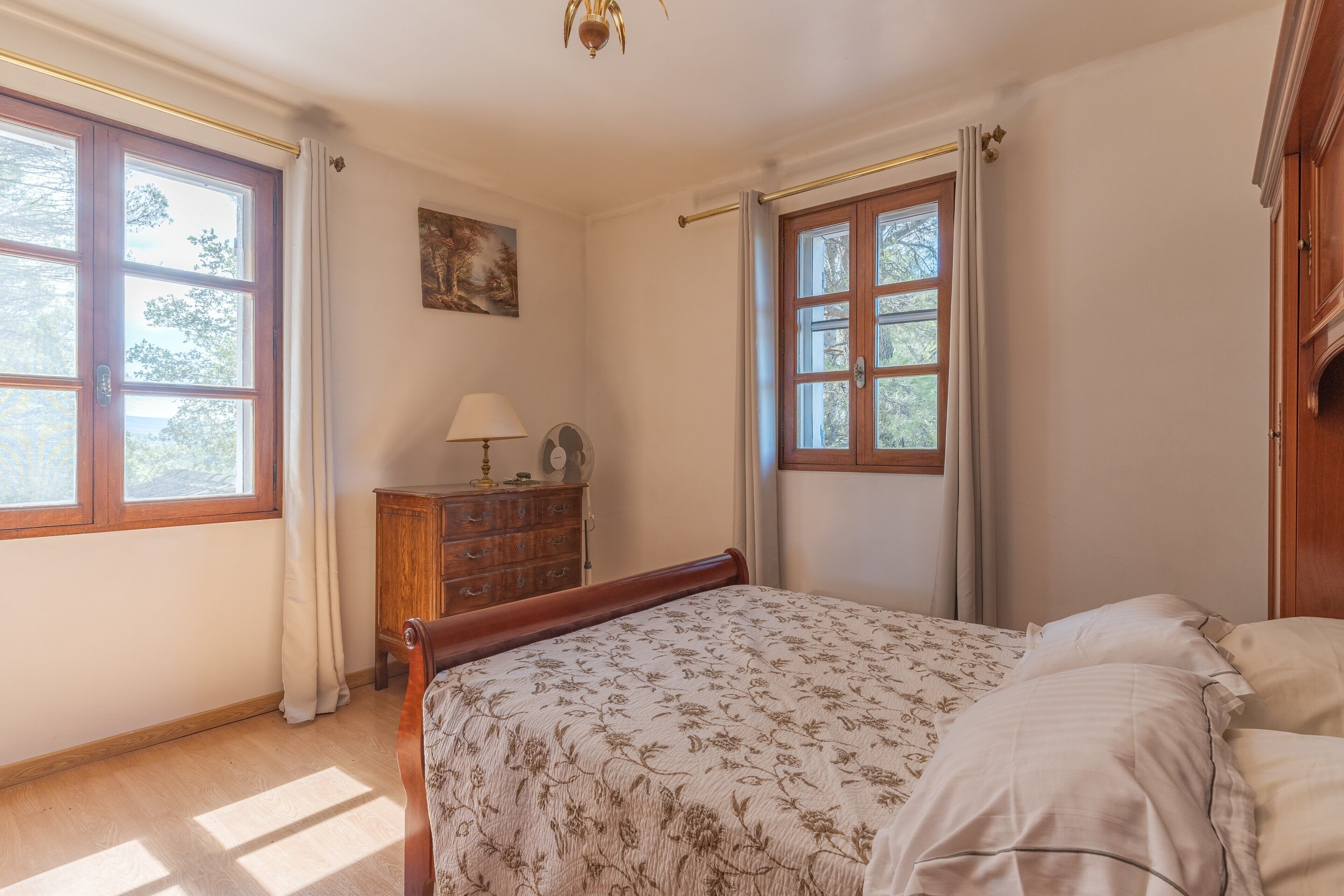 3 bedrooms, iron/ironing board, free WiFi, bed sheets