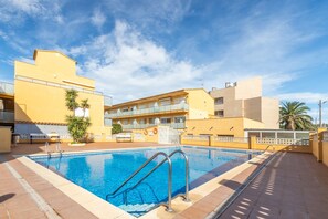 Pool - Holiday Apartment 'Noenil' with Pool & Wi-Fi (L'Estartit)