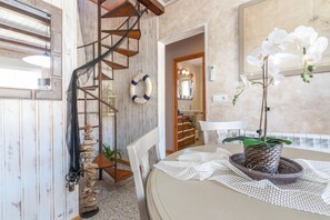 Dining - Holiday Apartment 'Noenil' with Pool & Wi-Fi (L'Estartit)