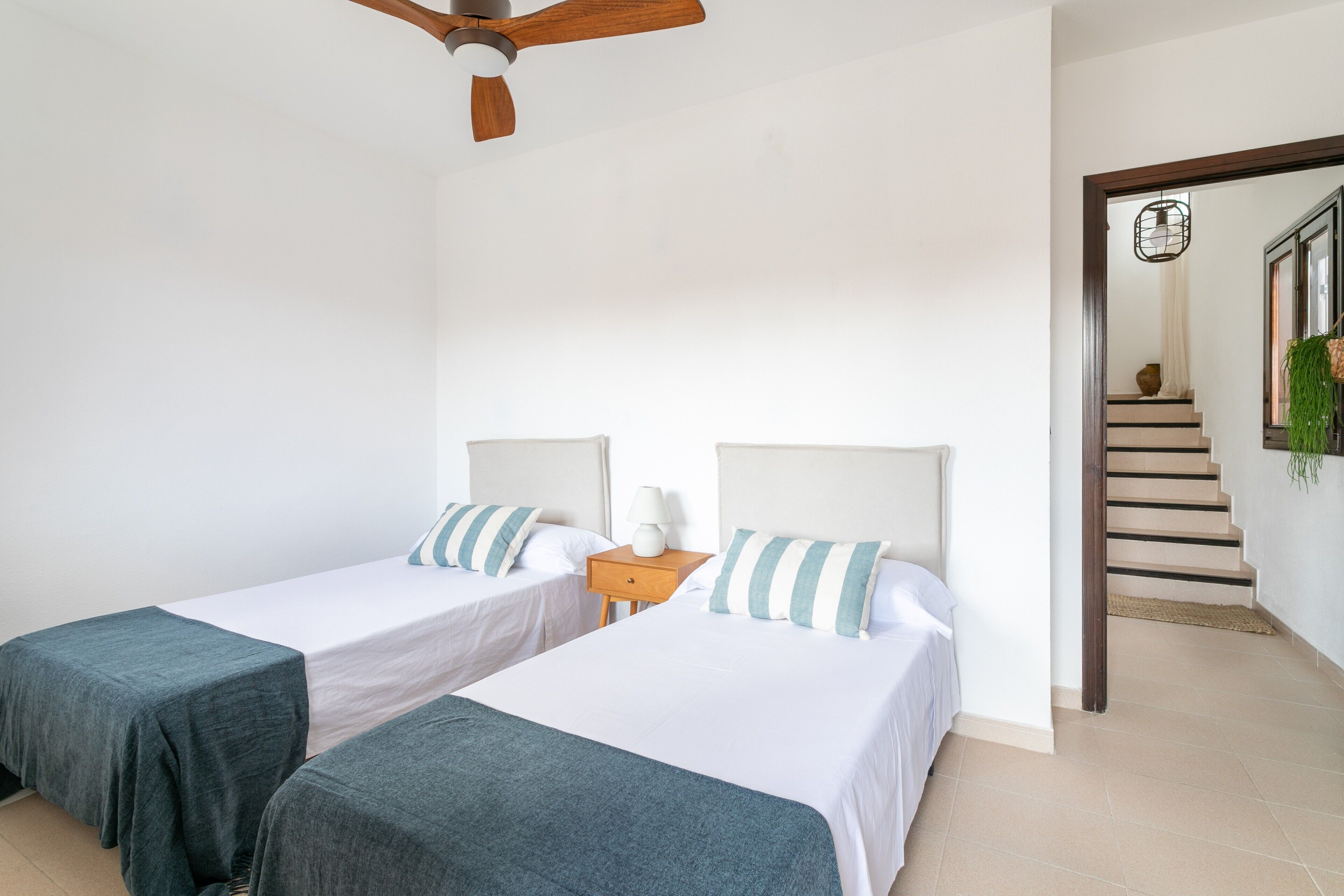 4 chambres, fer et planche à repasser, Wi-Fi gratuit, draps fournis