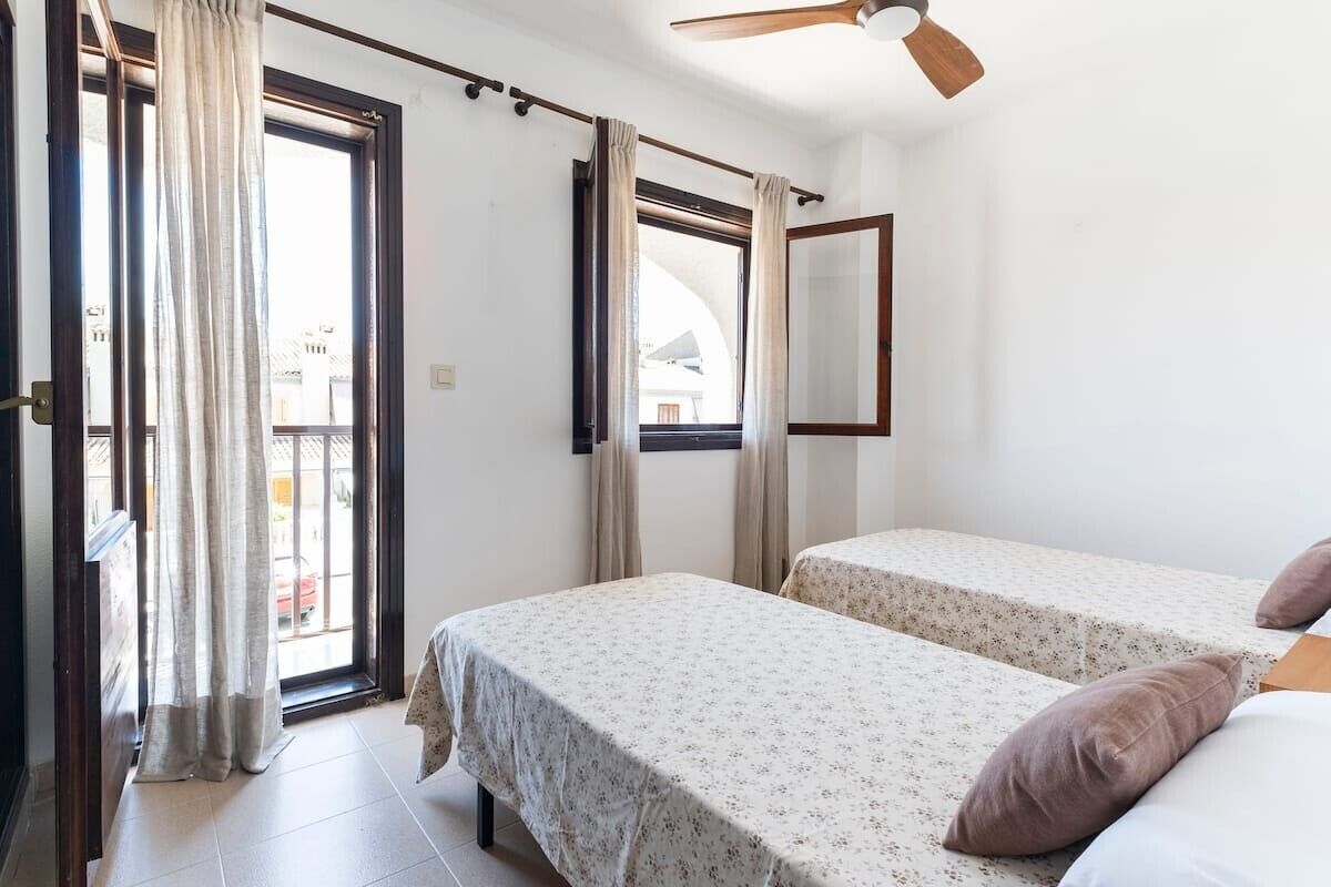 4 habitaciones, tabla de planchar con plancha y wifi gratis 