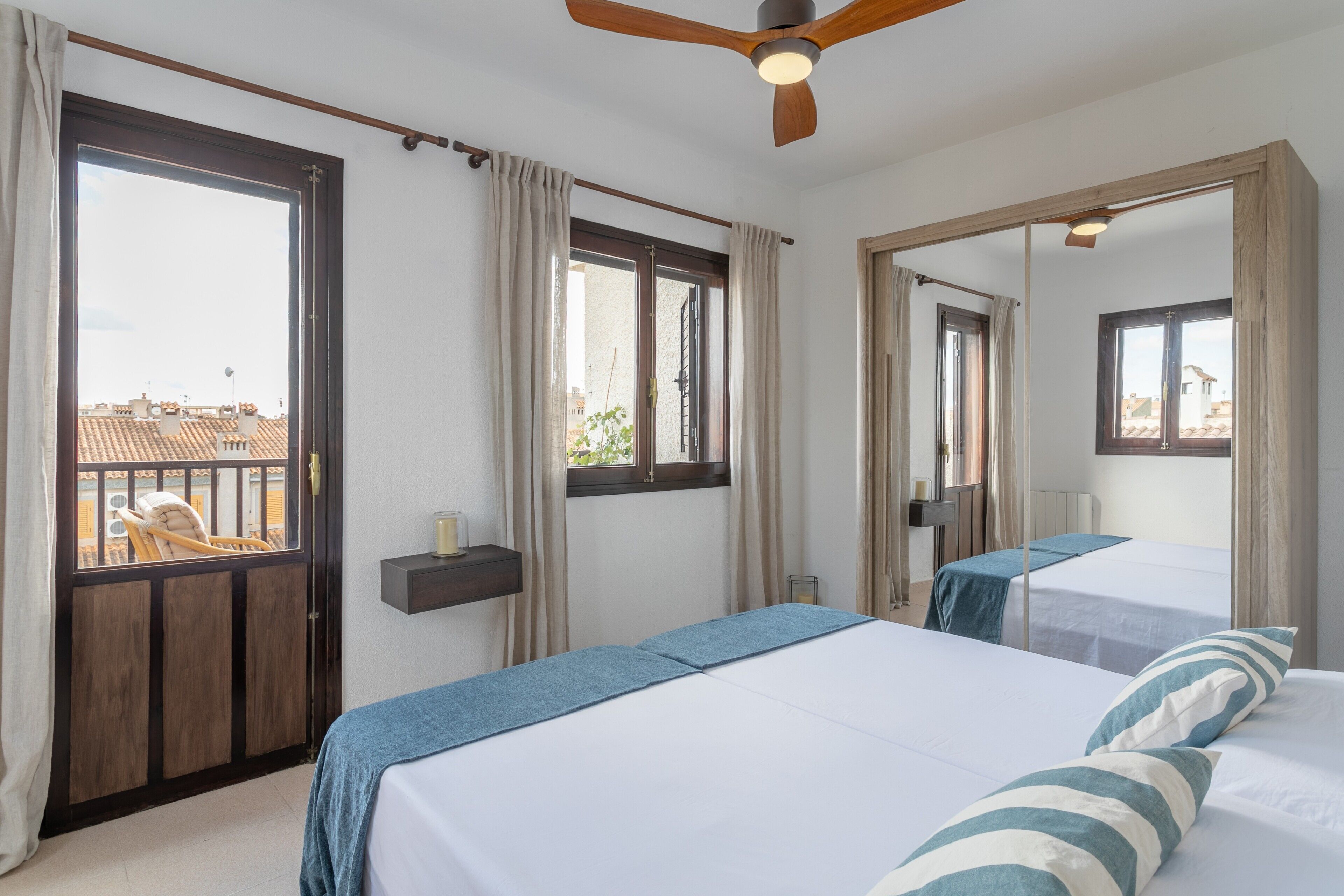 4 makuuhuonetta, silitysrauta/-lauta, ilmainen Wi-Fi, vuodevaatteet