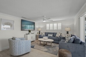 Smart TV, table football, ping pong - Island House Beach Resort V17 (Siesta Key)