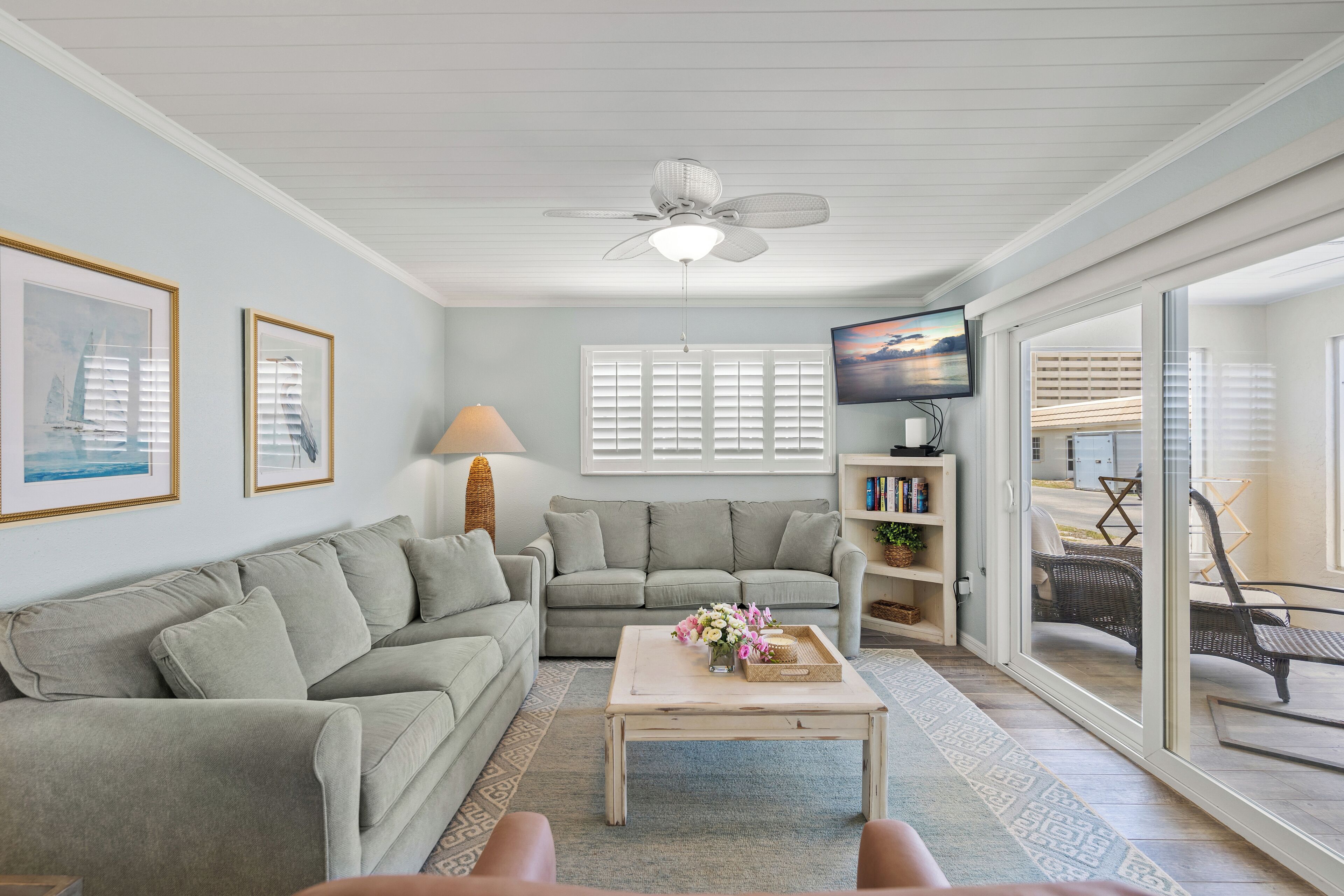 Smart TV, tavolo da calcetto, tavolo da ping pong