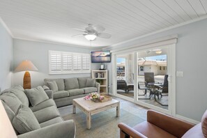 Smart TV, table football, ping pong - Island House Beach Resort V40A (Siesta Key)