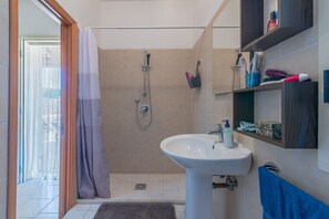 Shower, free toiletries, hair dryer, towels