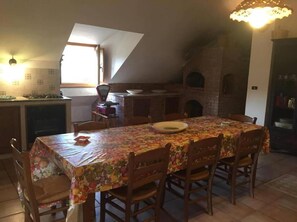 Dining - Apartment 'Residence Lithos' with Mountain View, Garden and Wi-Fi (Petralia Soprana)