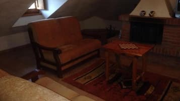 Télévision, cheminée, chaßne hi-fi