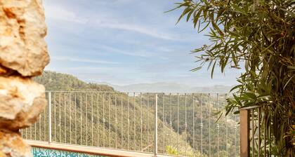 Villa 'Martina' con piscina y terraza que admite mascotas