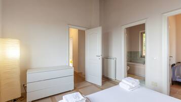 3 bedrooms, free WiFi, bed sheets