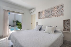 3 bedrooms, free WiFi, bed sheets - Vacation Home "Villa 34" with Mountain View, Pool & Wi-Fi (Corralejo)