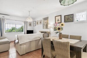 Dining - Chalet 'Villa Rosario' with Mountain View, Pool & Wi-Fi (El Bosque)