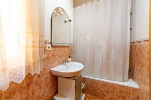 Baignoire, serviettes fournies