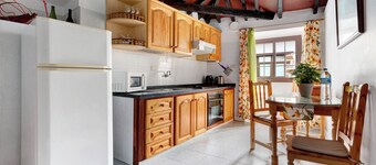 Vakantiehuis 'Casa Haba' met zeezicht, terras & Wi-Fi