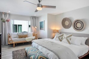 7 habitaciones, escritorio y tabla de planchar con plancha 