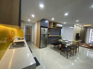 Fridge, microwave, stovetop, cookware/dishes/utensils - Luca Luxury Home Two Bedroom In Scenic Valley (Thành phố Hồ Chí Minh)