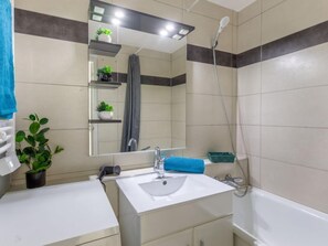 Hair dryer - Soyouz Vanguard by Interhome (Le Corbier)