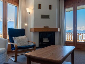 TV, fireplace - Les Crêtes 1 by Interhome (Veysonnaz)
