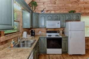 Cabin, 2 Bedrooms | Private kitchen | Fridge, oven, coffee/tea maker, toaster