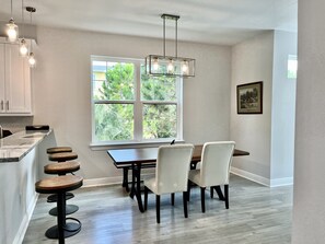 Dining - Casablanca - LUXURY 3 STORIES - WALK TO RESTAURANTS / BARS (Tampa)