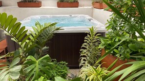 Outdoor spa tub - LIFE Bucerias PB3 Apt. with Exclusive Jacuzzi in Golden Zone (Bucerías)