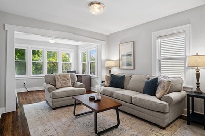 Fully Loaded Entire Home, Fast Wi-Fi, and Pet Friendly, Fenced Backyard