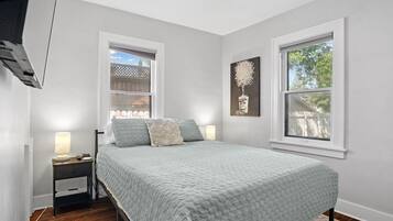 2 habitaciones, escritorio, tabla de planchar con plancha y wifi gratis
