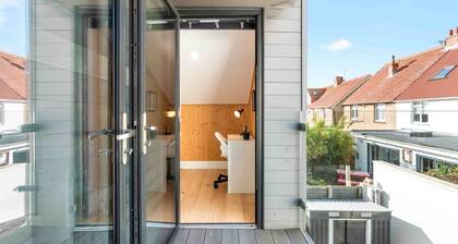 Green Mews 1 with Free Parking | By My Getaways