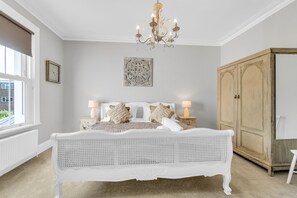 3 chambres, fer et planche à repasser, accès au Wi-Fi (inclus)