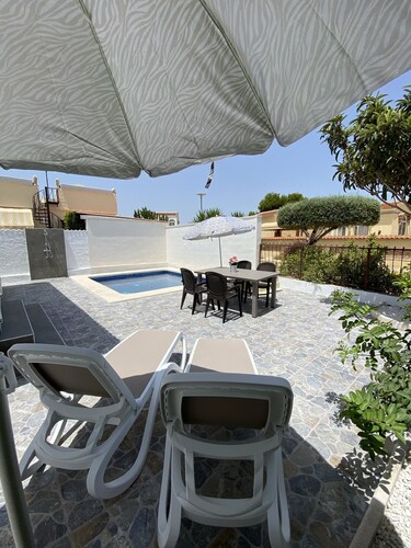 Detached, private house with Pool