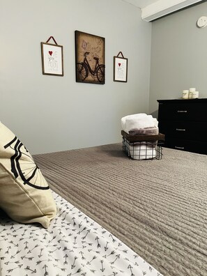 2 bedrooms, iron/ironing board, WiFi, bed sheets