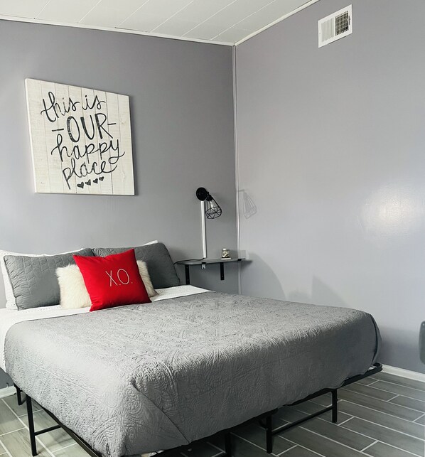 2 makuuhuonetta, silitysrauta/-lauta, Wi-Fi, vuodevaatteet