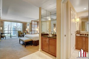 In-room safe, desk, iron/ironing board, free WiFi