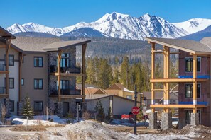 Exterior - Stunning, spacious 3 bedroom, views, private hot tub! (Fraser)